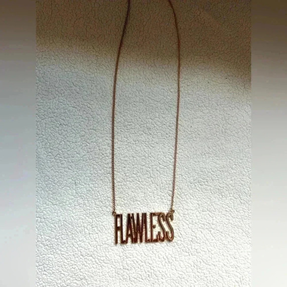 Vintage Gold Tone Flawless Pendant Necklace - Picture 2 of 4